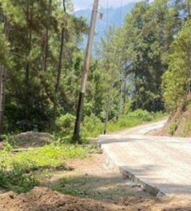 Di Tana Toraja : Mobil Wisatawan Ditahan Kades gegara Rusaki Jalan yang Baru Dibeton