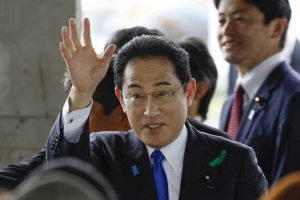 PM Jepang Dilempar Bom Saat Pidato di Pelabuhan.
