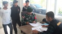 Satgas Pamtas RI – Malaysia Yonarmed 10/Bradjamusti menggagalkan 3 orang  PMI non prosedural dan Diserahkan ke pihak Imigrasi