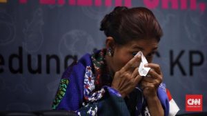 Pemilik Susi Air, Susi Pudjiastuti Menangis,  Katanya Mendapat Perlakuan Tak Adil .