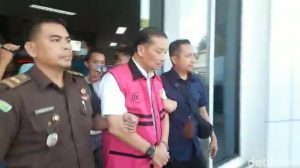 Diduga Korupsi Rp300 Miliar Direktur Utama Bank Jambi Ditahan Kejati Jambi