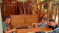 Komsos Babinsa Koramil Wonosegoro, Beri Motivasi Ke Pengrajin Mebel