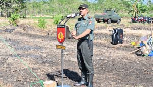 Dandim 0726/Sukoharjo Tinjau Dan Tanam Kedelai Di Lahan Demplot Pupuk Algae