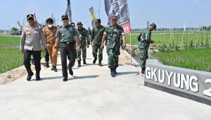 Dandim 0726 Bersama Kapolres Sukoharjo Cek Langsung TMMD Di Desa Karawangwuni Polokarto