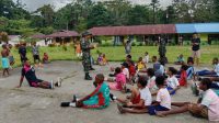 Tumbuhkan Kreativitas Anak-anak Bangsa Di Perbatasan, Satgas Yonif 122/TS Melaksanakan Kegiatan Ekstrakurikuler Di SD YPPK Wembi Papua