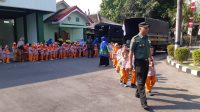 Anggota Kodim 0726/Sukoharjo Dampingi Anak-Anak  BA Aisyiah Jetis 1 Outing Class