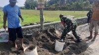 Karya Bakti Babinsa Dan Warga Wonorejo Bangun Talud Penghindar Gerusan Pada Musim Hujan