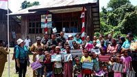 Walikota Jayapura Didampingi Satgas Pamtas Yonif 122/TS Bangkitkan Semangat Membaca Anak-anak Perbatasan Papua