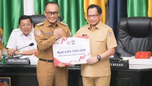 Tiga Besar Terbaik Nasional Pengendalian Inflasi, Pemprov Sulbar Terima Penghargaan  Dana Insentif Fiskal