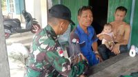 Pos Koki Balaikarangan Satgas Pamtas RI-MLY Yonarmed 16/TK Berikan Pelayanan Kesehatan Kepada Masyarakat