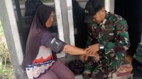 Pos Koki Balaikarangan Satgas Pamtas RI-MLY Yonarmed 16/TK Berikan Pelayanan Kesehatan Kepada Masyarakat