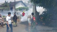 Kegiatan Fogging Babinsa Juga Ingatkan Warga Tentang Langkah 3 M