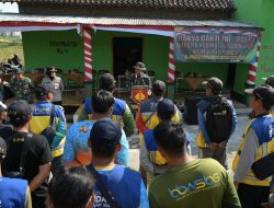 Kodim 0726/Sukoharjo Gelar Karya Bakti TNI-Polri Bersih-bersih Sungai Di Desa Kragilan