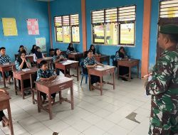 Cerdaskan Generasi Bangsa, Satgas Pamtas Yonarmed 11 Kostrad Mengajar di Sekolah Perbatasan